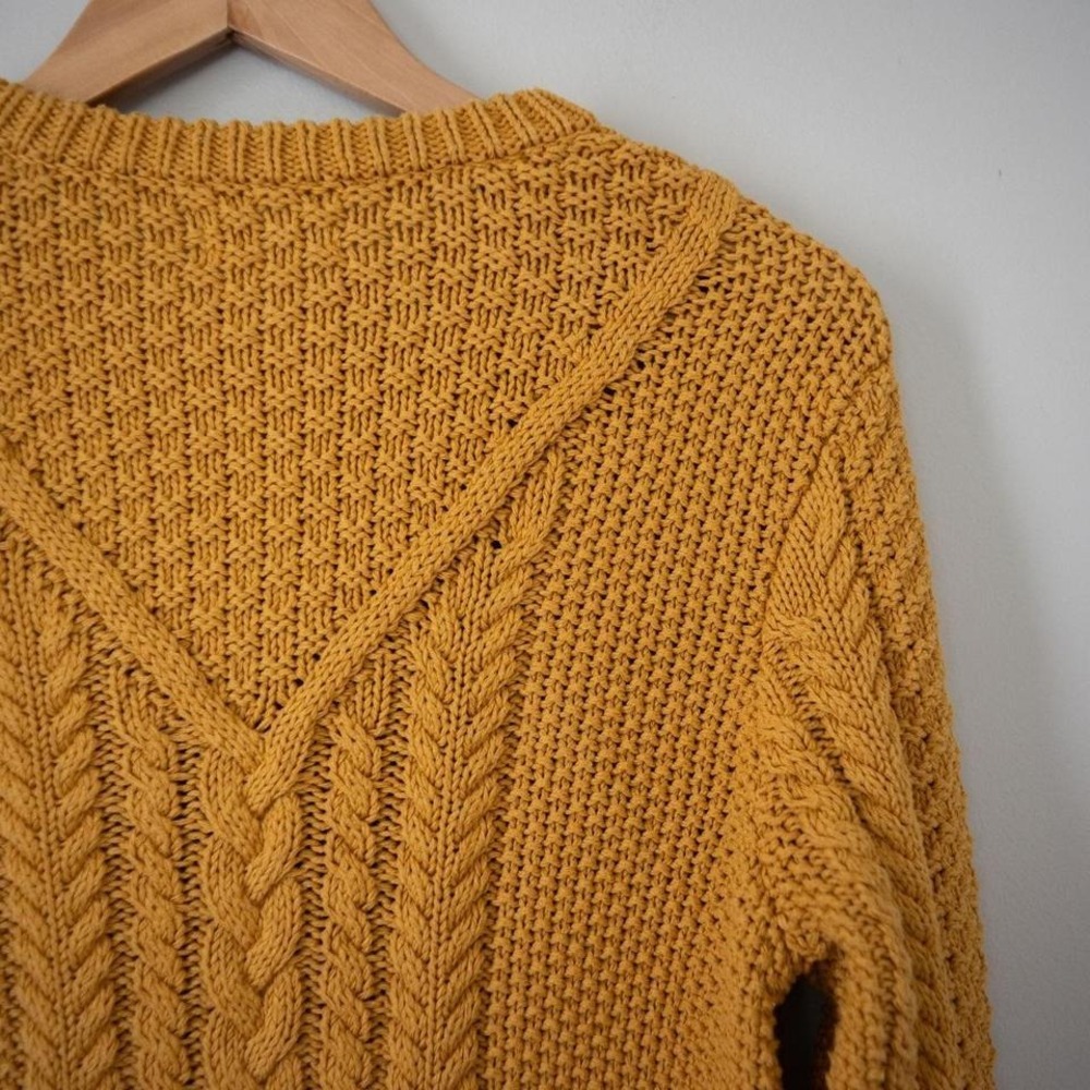LL Bean Signature Chunky Cable Knit Sweater - Picture 4 of 8
